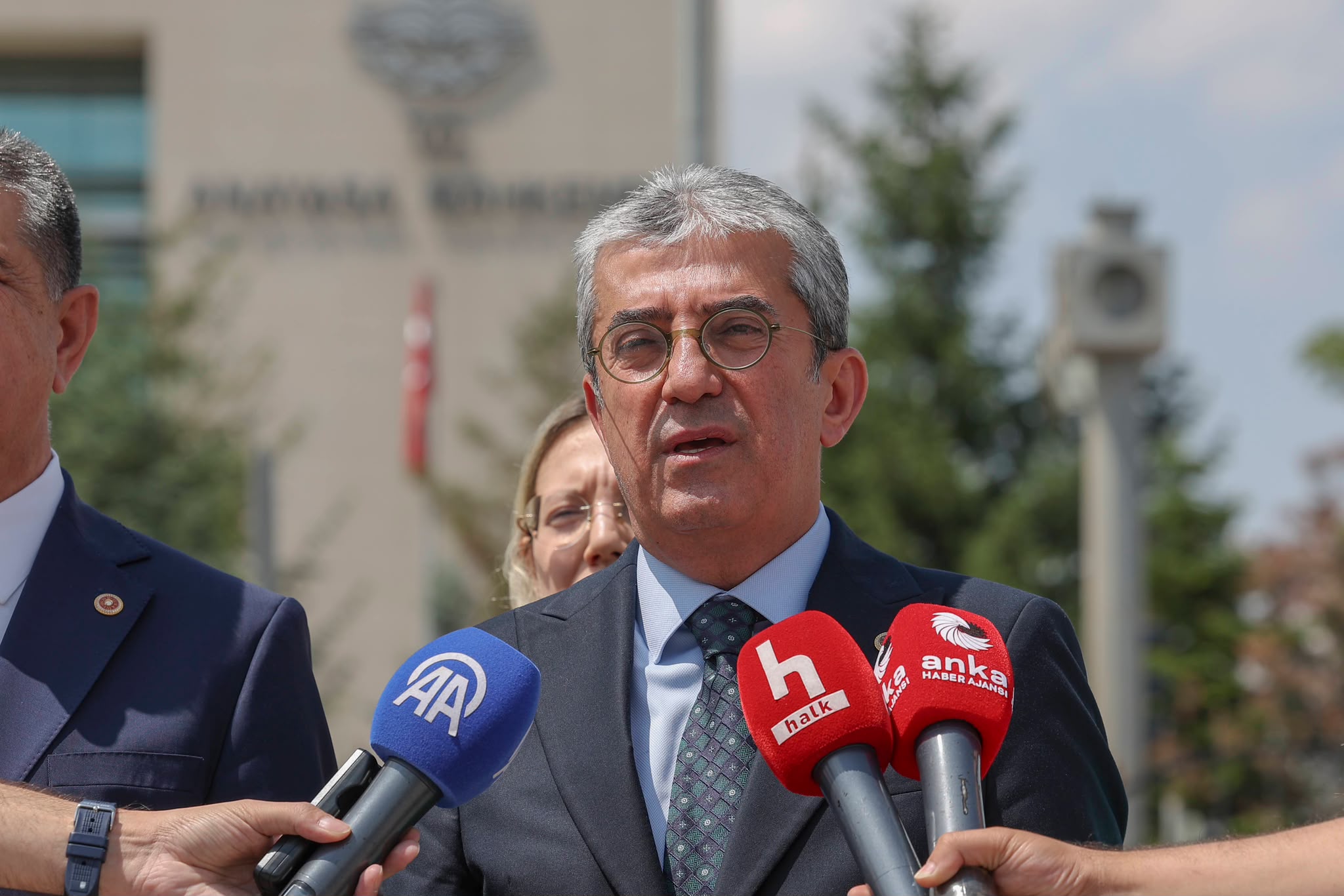 Göreve İade ve Kamulaştırma Yasalarını AYM'ye Taşıdık