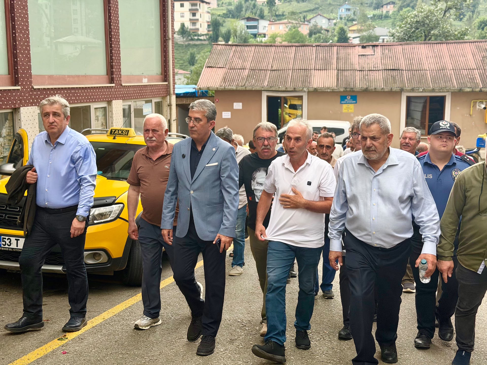 Görseli seçmek için tıklayın; sürükleyebilir veya Delete tuşuyla silebilirsiniz. Gökhan Günaydın