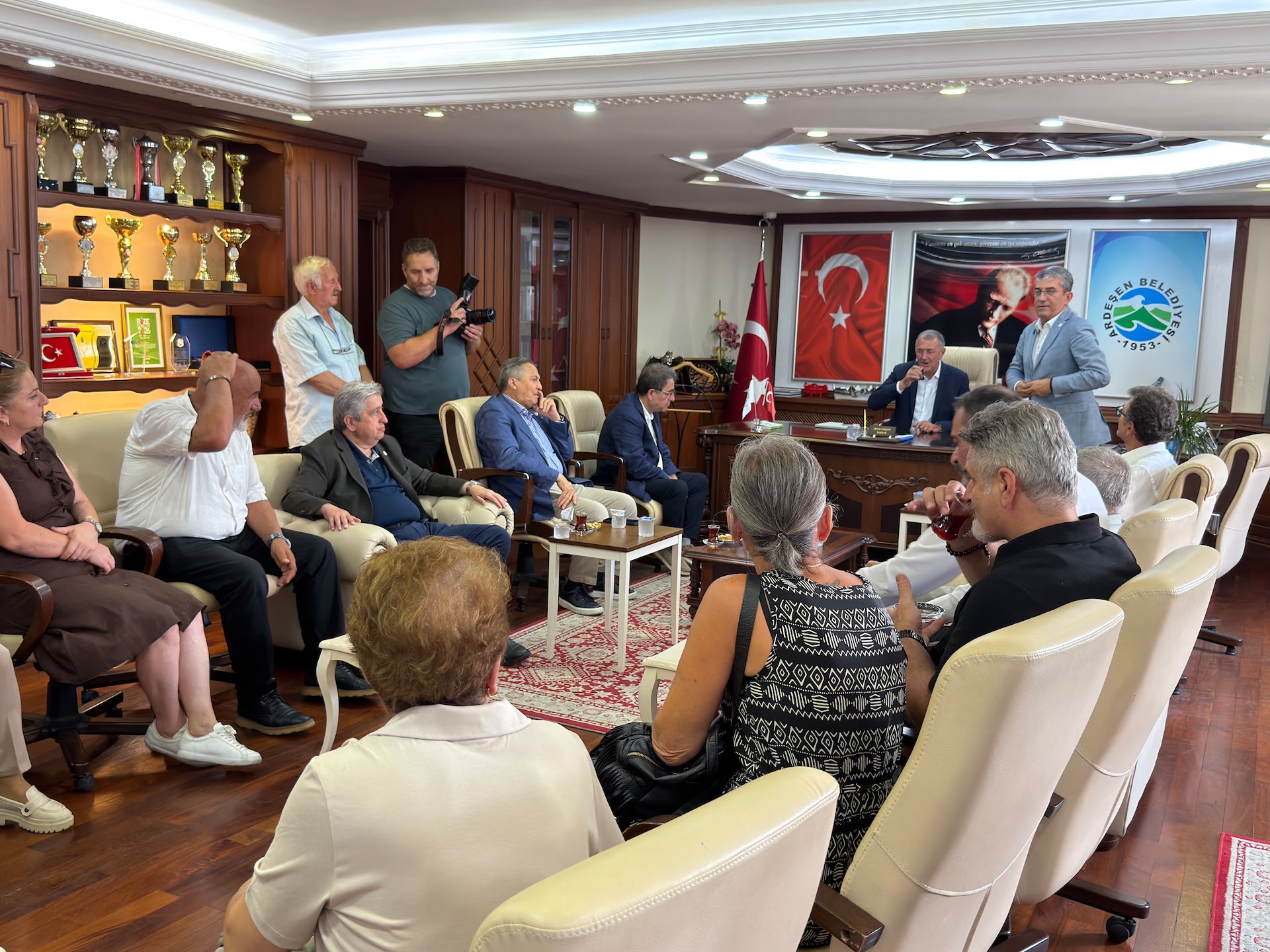 Görseli seçmek için tıklayın; sürükleyebilir veya Delete tuşuyla silebilirsiniz. Gökhan Günaydın
