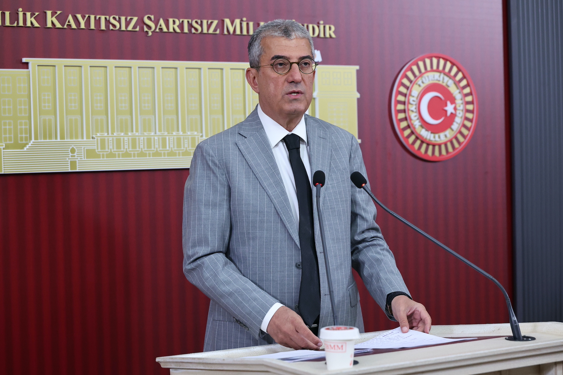 Görseli seçmek için tıklayın; sürükleyebilir veya Delete tuşuyla silebilirsiniz. NACI1022