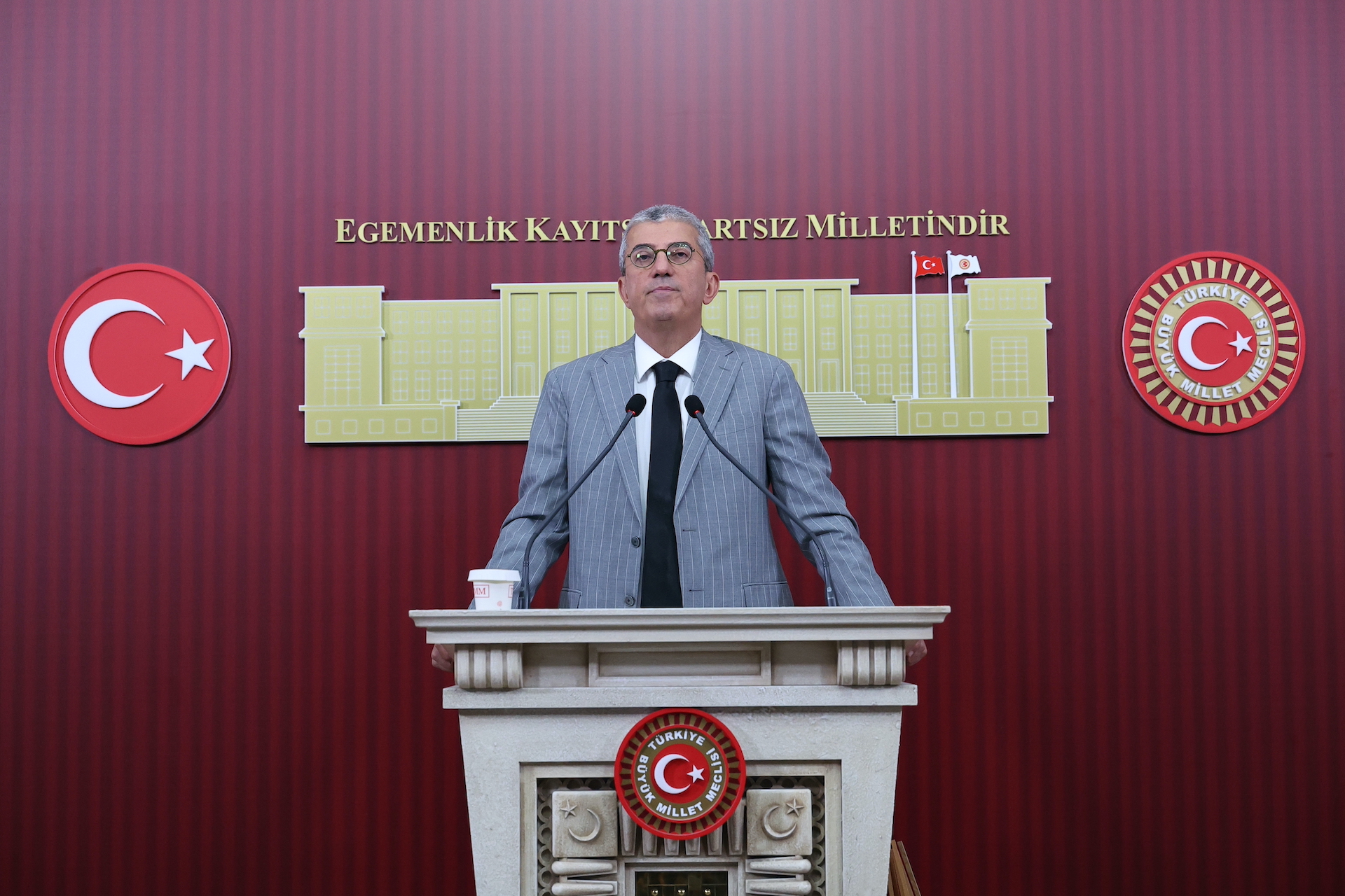 Görseli seçmek için tıklayın; sürükleyebilir veya Delete tuşuyla silebilirsiniz. Gökhan Günaydın