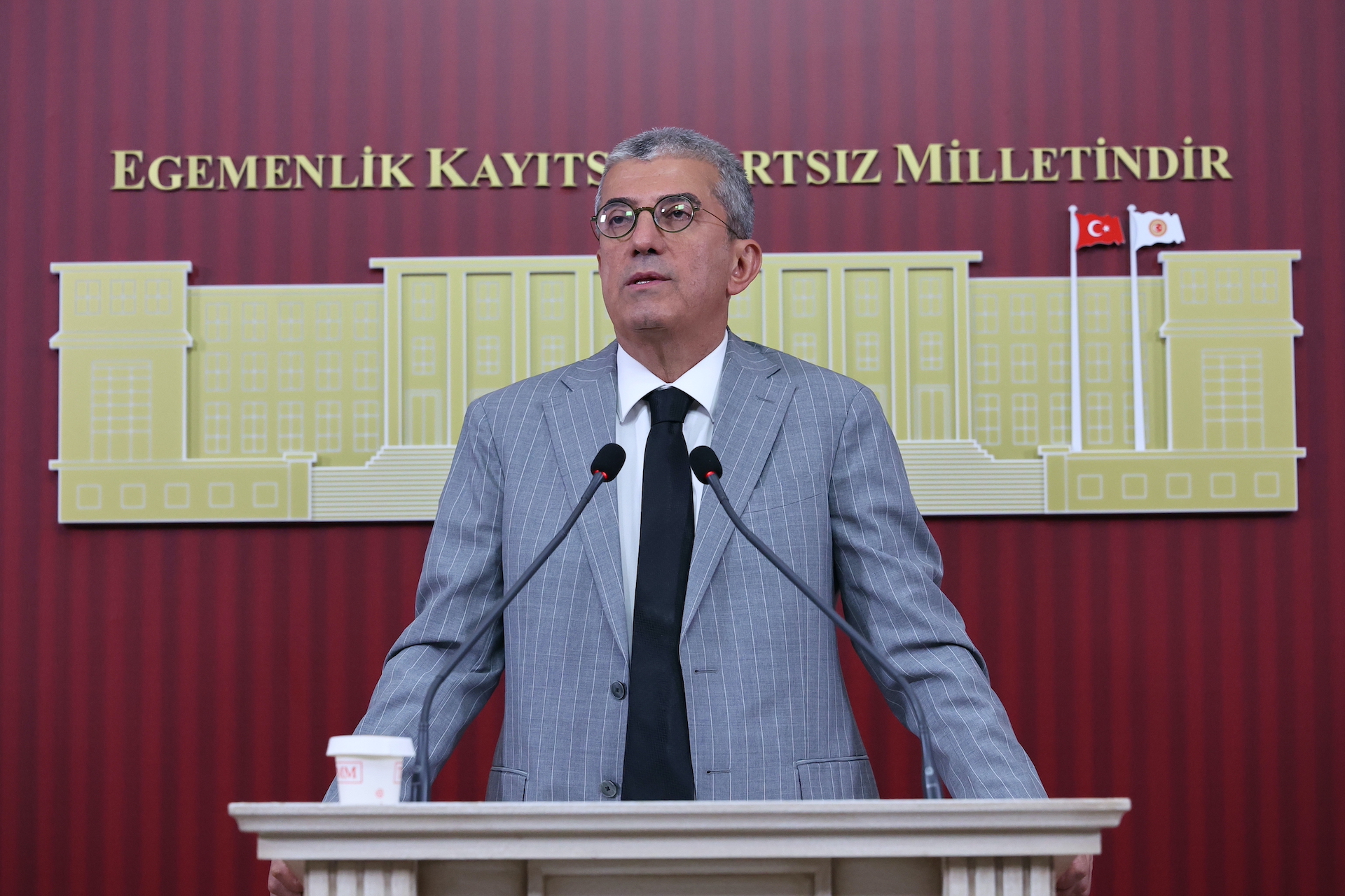 Görseli seçmek için tıklayın; sürükleyebilir veya Delete tuşuyla silebilirsiniz. Gökhan Günaydın