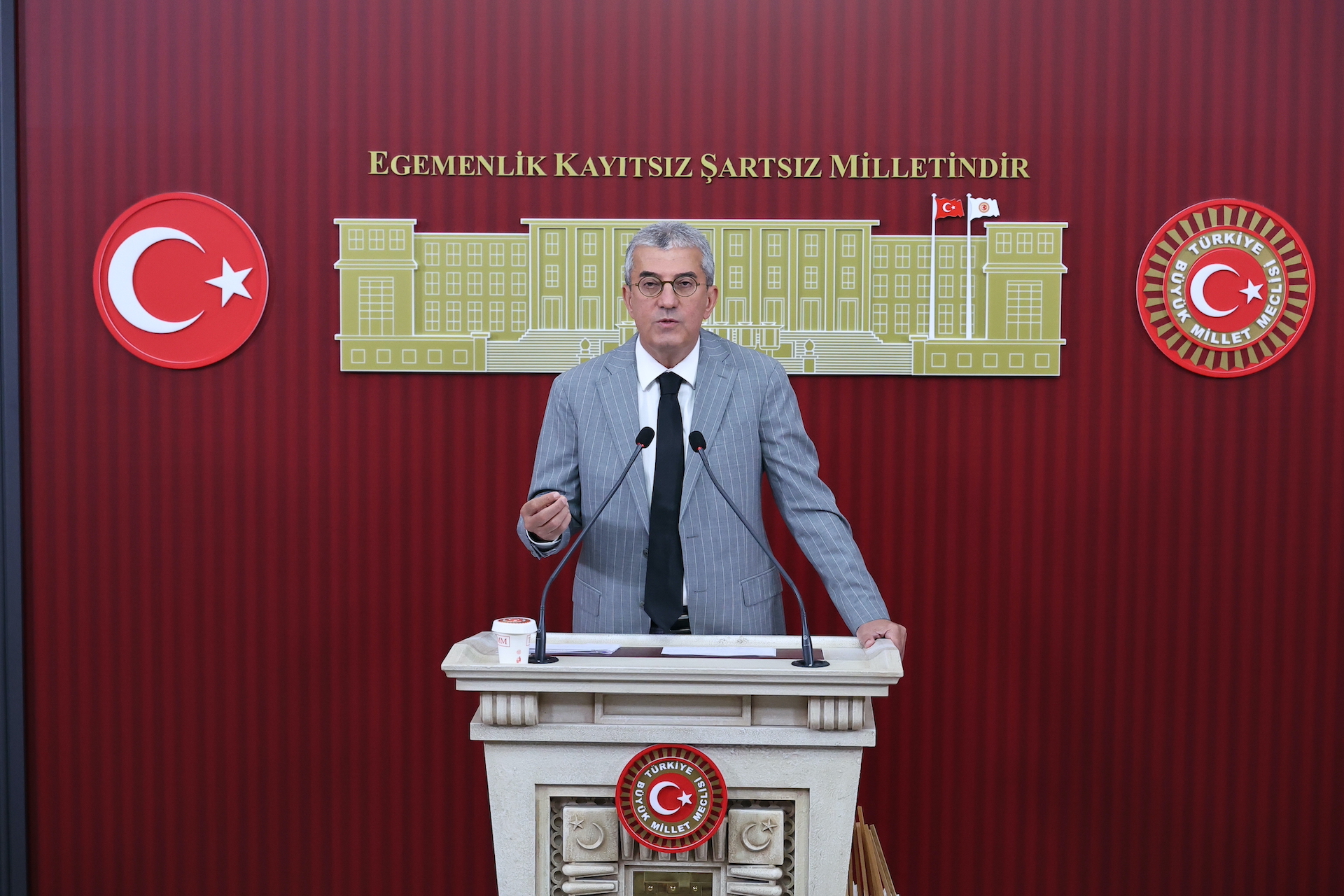 Görseli seçmek için tıklayın; sürükleyebilir veya Delete tuşuyla silebilirsiniz. Gökhan Günaydın
