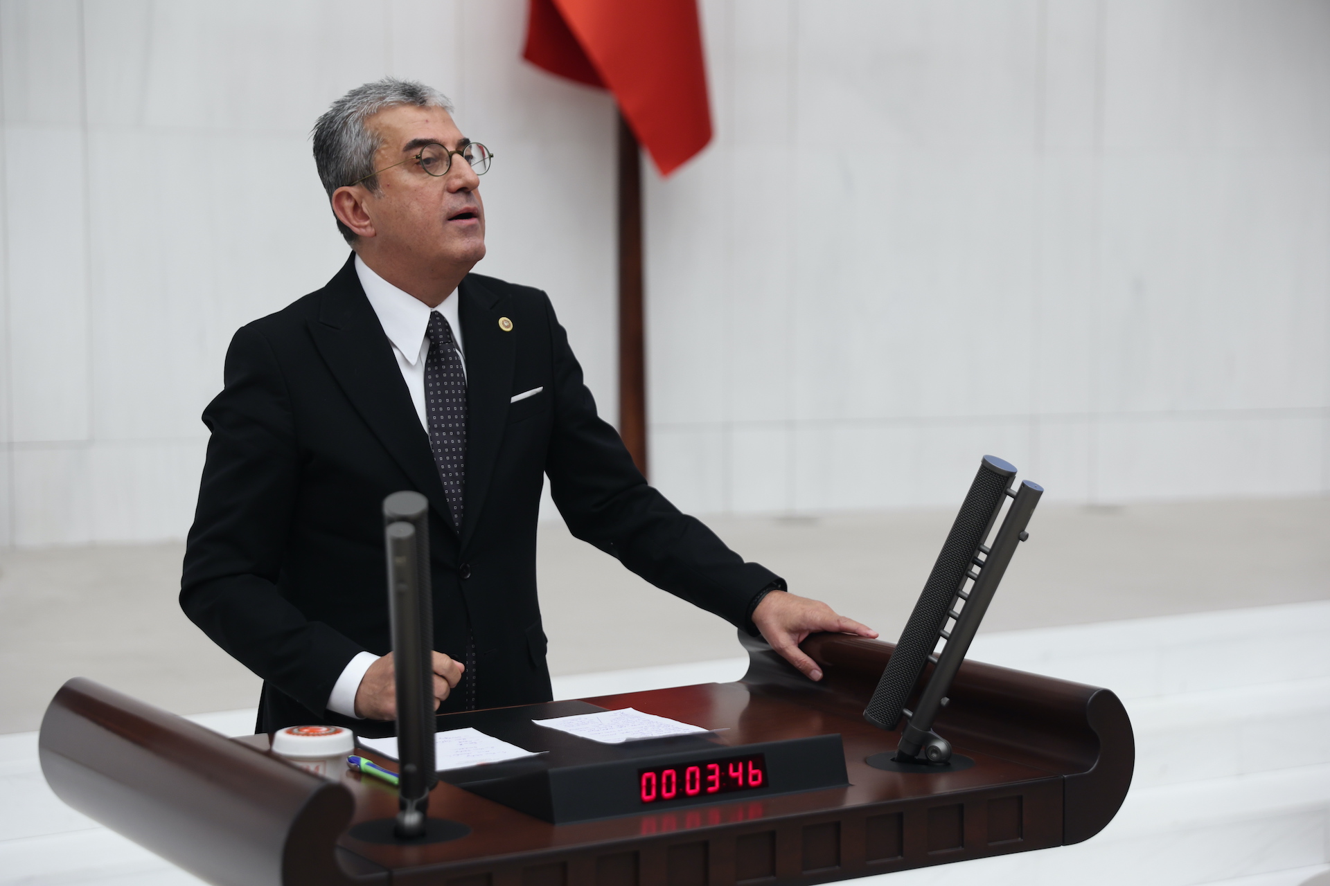 Görseli seçmek için tıklayın; sürükleyebilir veya Delete tuşuyla silebilirsiniz. Gökhan Günaydın