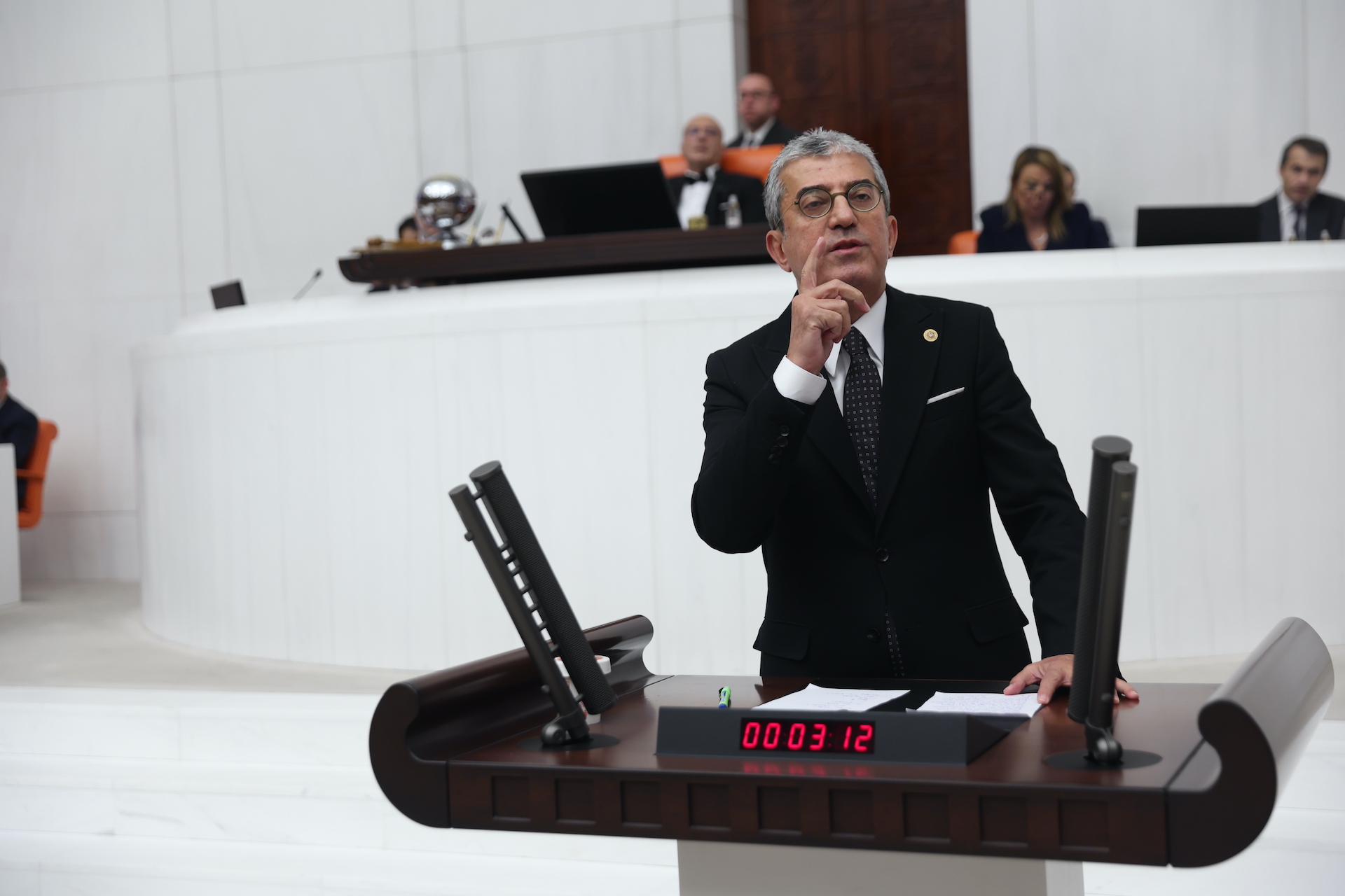 Görseli seçmek için tıklayın; sürükleyebilir veya Delete tuşuyla silebilirsiniz. Gökhan Günaydın